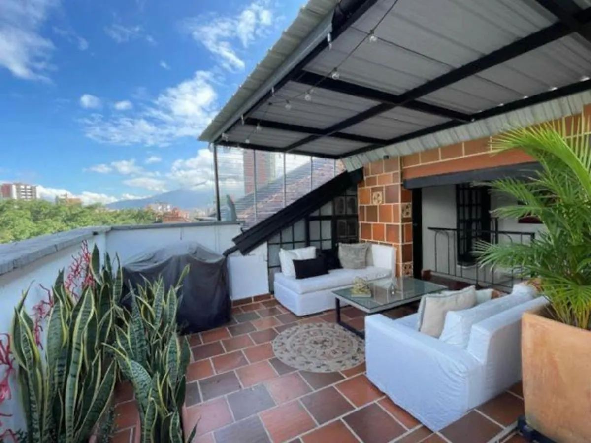 3 Story Penthouse With 2 Parking Spaces In Laureles Medellin