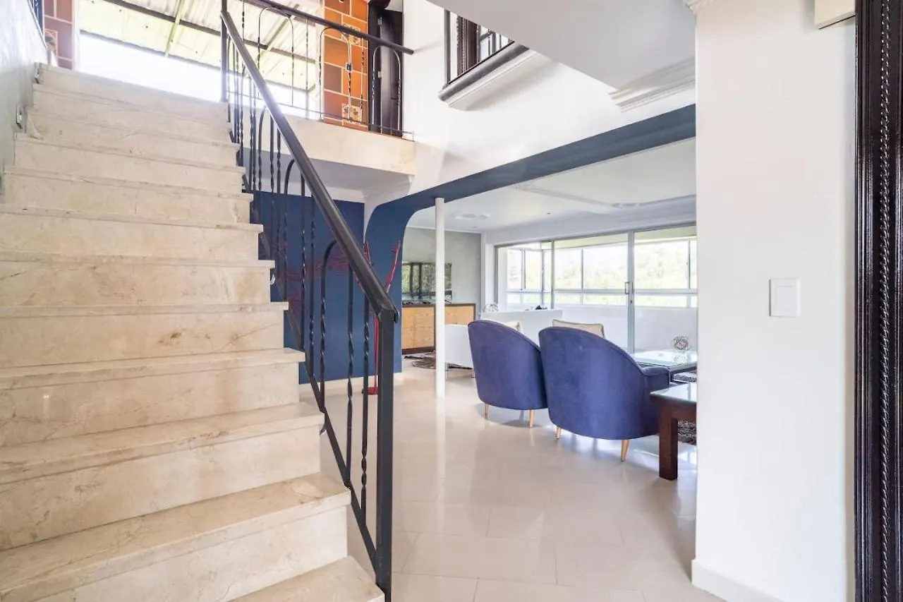 3 Story Penthouse With 2 Parking Spaces In Laureles Medellin Holiday home