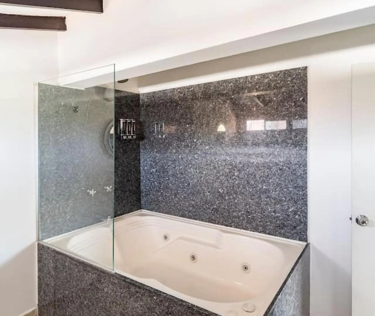 3 Story Penthouse With 2 Parking Spaces In Laureles Medellin