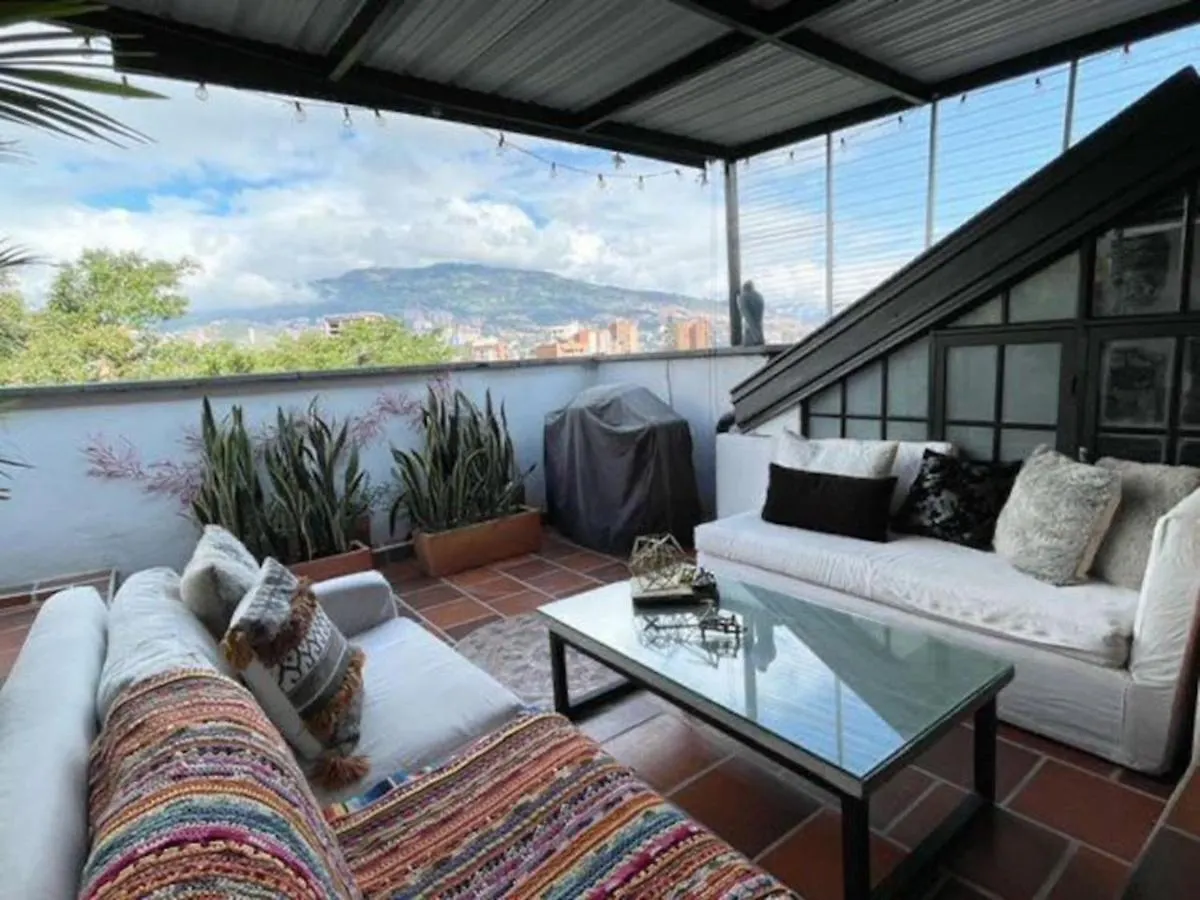 3 Story Penthouse With 2 Parking Spaces In Laureles Medellin Holiday home